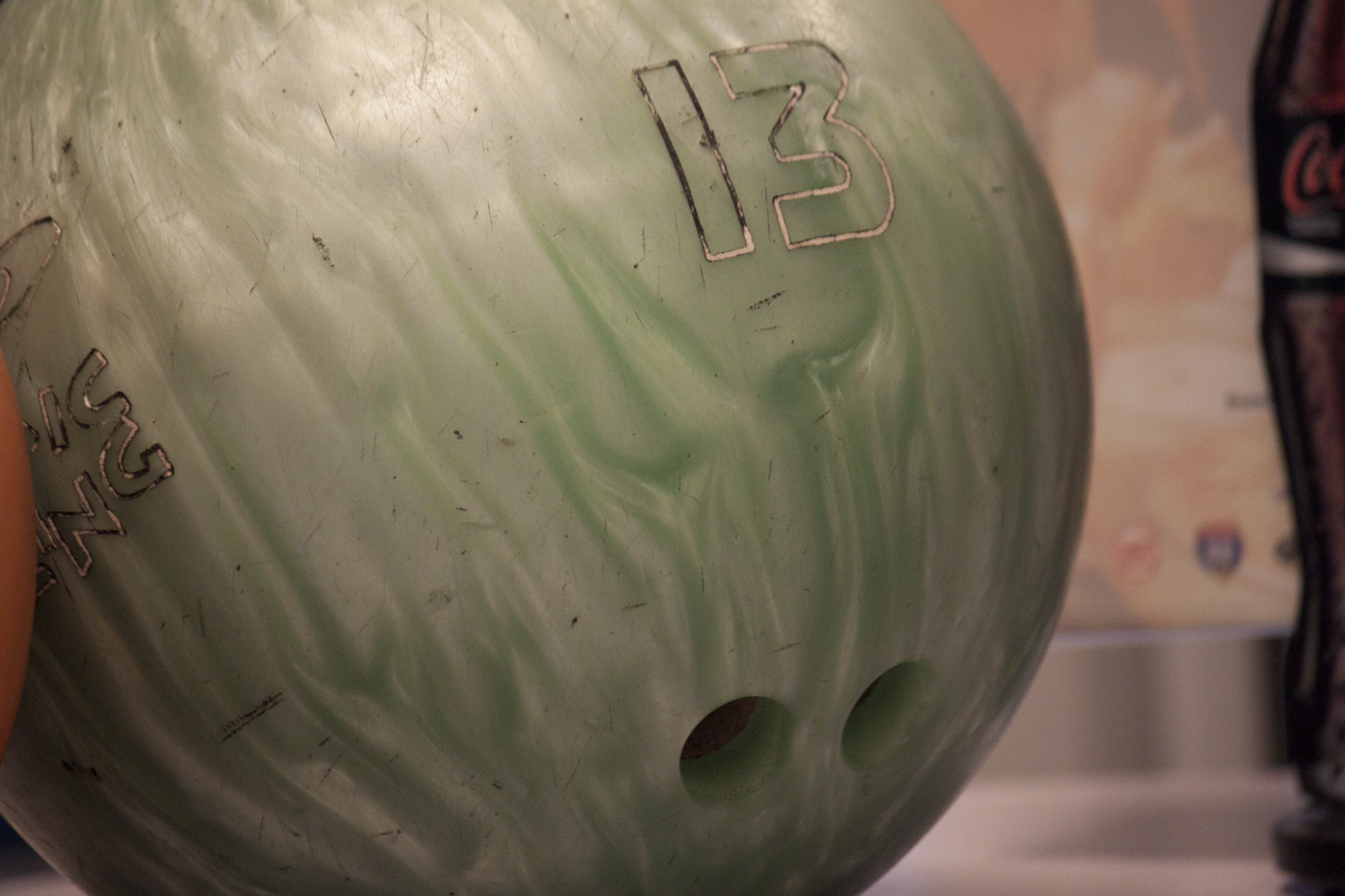 Klassischer Hausball in einem Bowlingcenter